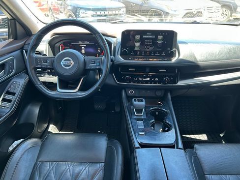 Used 2021 Nissan Rogue Platinum FWD image 16