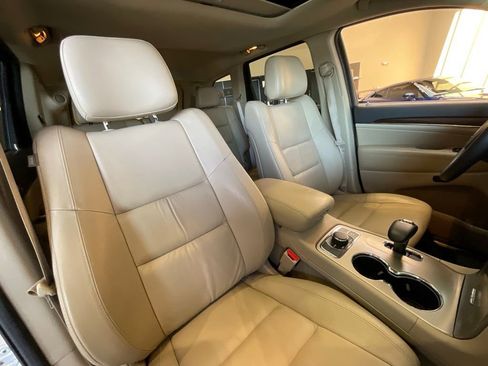 Used 2014 Jeep Grand Cherokee Limited image 19