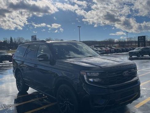 New 2025 Ford Expedition Platinum w/ Stealth Appearance Package image 3