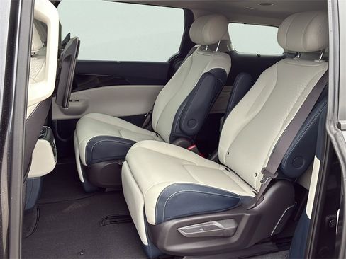 New 2026 Kia Carnival SX Prestige image 13