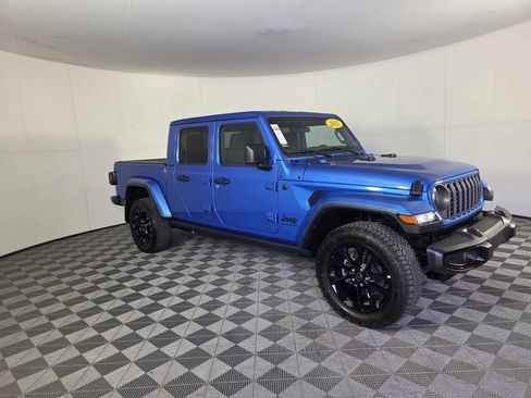 Used 2025 Jeep Gladiator Sport AWD/4WD image 2