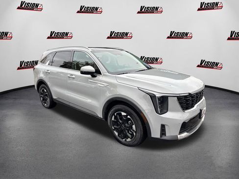 Certified 2025 Kia Sorento S w/ Panoramic Sunroof Package image 3