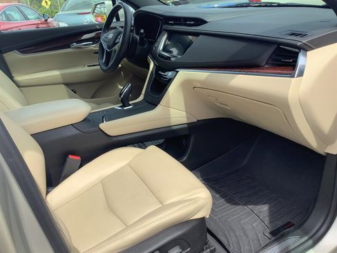 Used 2017 Cadillac XT5 Premium Luxury AWD/4WD image 16