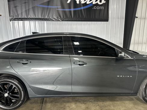 Used 2017 Chevrolet Malibu LT image 3