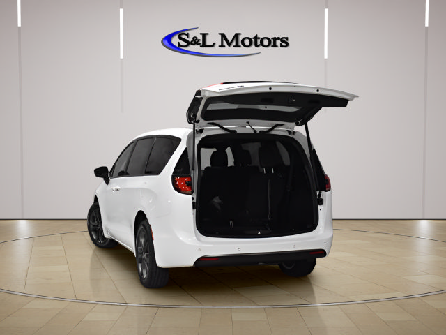 New 2026 Chrysler Pacifica Select AWD/4WD image 6