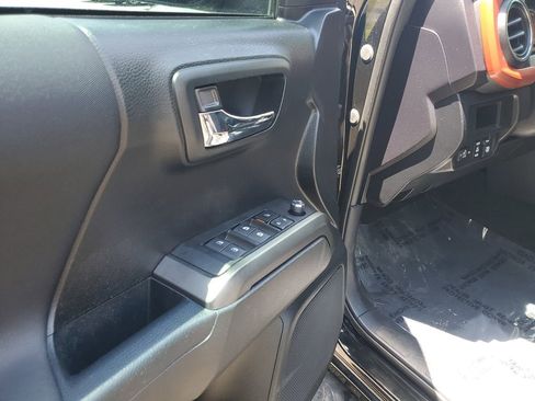 Used 2017 Toyota Tacoma TRD Sport w/ Tow Package RWD image 19