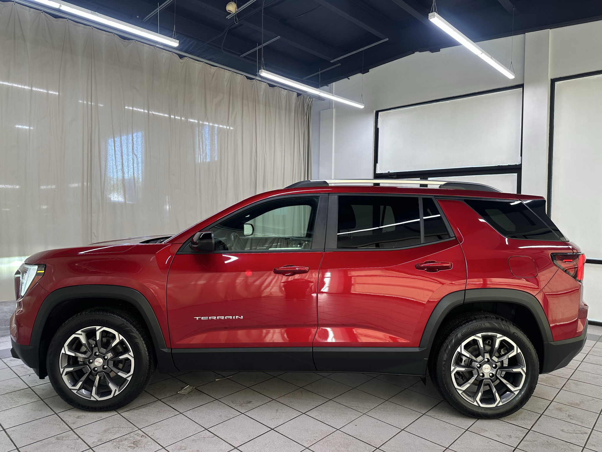 Certified 2025 GMC Terrain Elevation w/ Elevation Premium Package AWD/4WD image 11