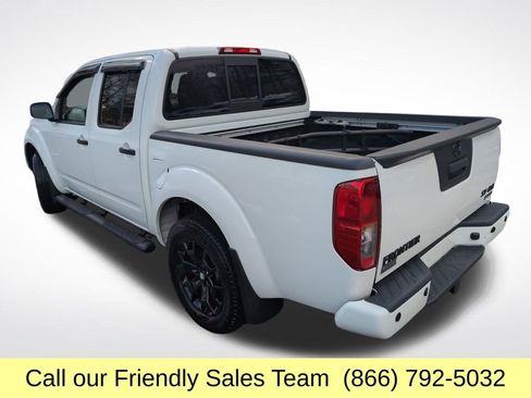 Used 2021 Nissan Frontier SV w/ Midnight Edition Floor Mats image 3