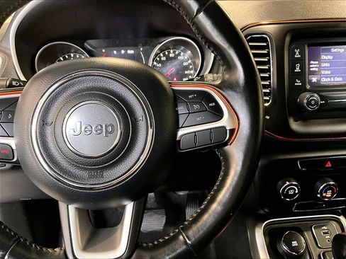 Used 2018 Jeep Compass Latitude AWD/4WD image 25