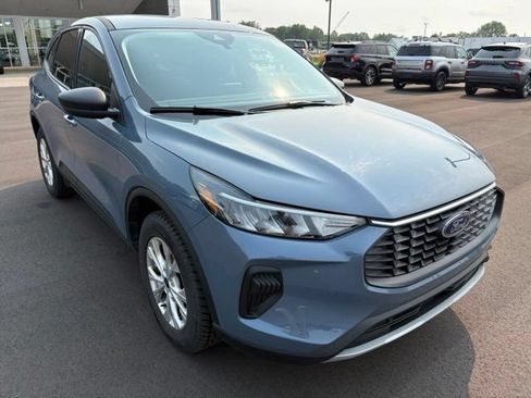 Used 2025 Ford Escape Active AWD/4WD image 9