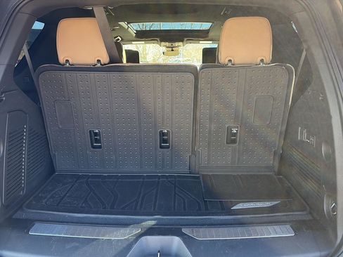 Used 2024 Chevrolet Tahoe Premier w/ Premium Package image 7