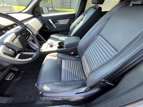 Used 2025 Land Rover Discovery Sport Dynamic SE image 17