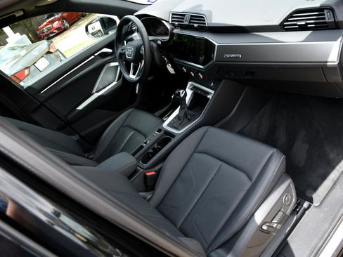 Used 2025 Audi Q3 2.0T Premium image 31