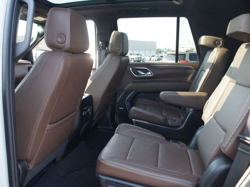 Used 2024 Chevrolet Tahoe High Country AWD/4WD image 16