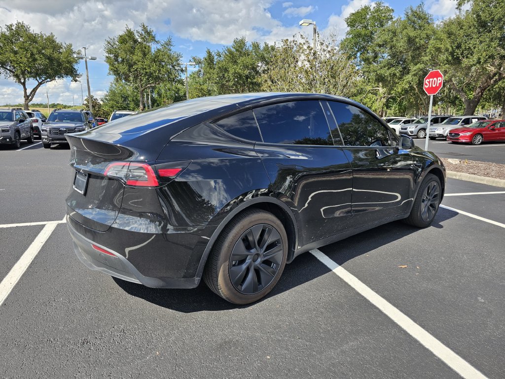 Used 2025 Tesla Model Y Long Range RWD image 3