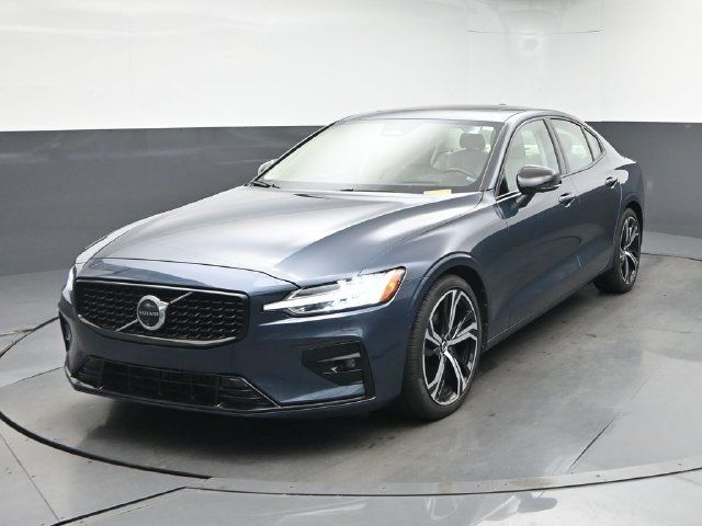 Used 2020 Volvo S60 T5 Momentum FWD image 3
