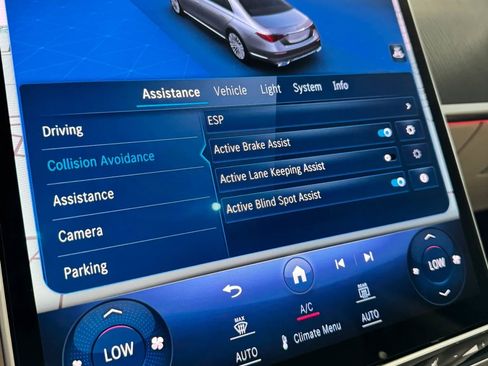 Used 2022 Mercedes-Benz S 580 4MATIC Sedan w/ AMG Line Package image 34