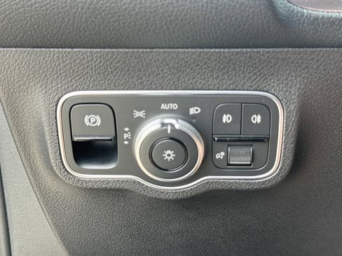 Used 2026 Mercedes-Benz GLB 250 image 21