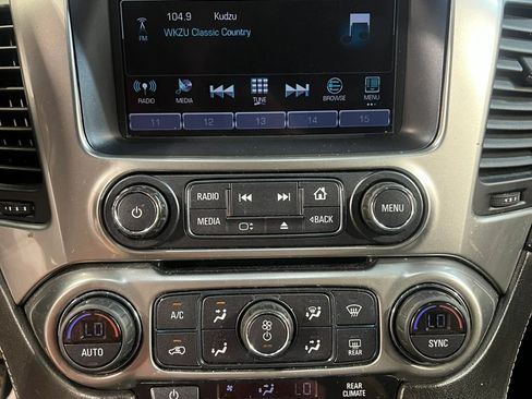 Used 2017 Chevrolet Suburban LS RWD image 14