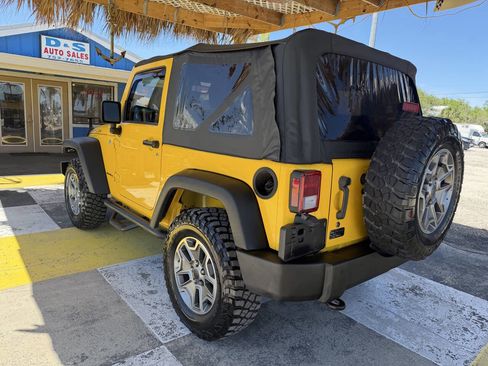 Used 2015 Jeep Wrangler Rubicon w/ Power Convenience Group image 8