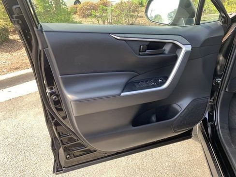 Certified 2019 Toyota RAV4 LE image 17