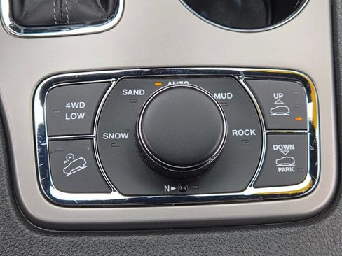 Used 2021 Jeep Grand Cherokee Overland AWD/4WD image 37