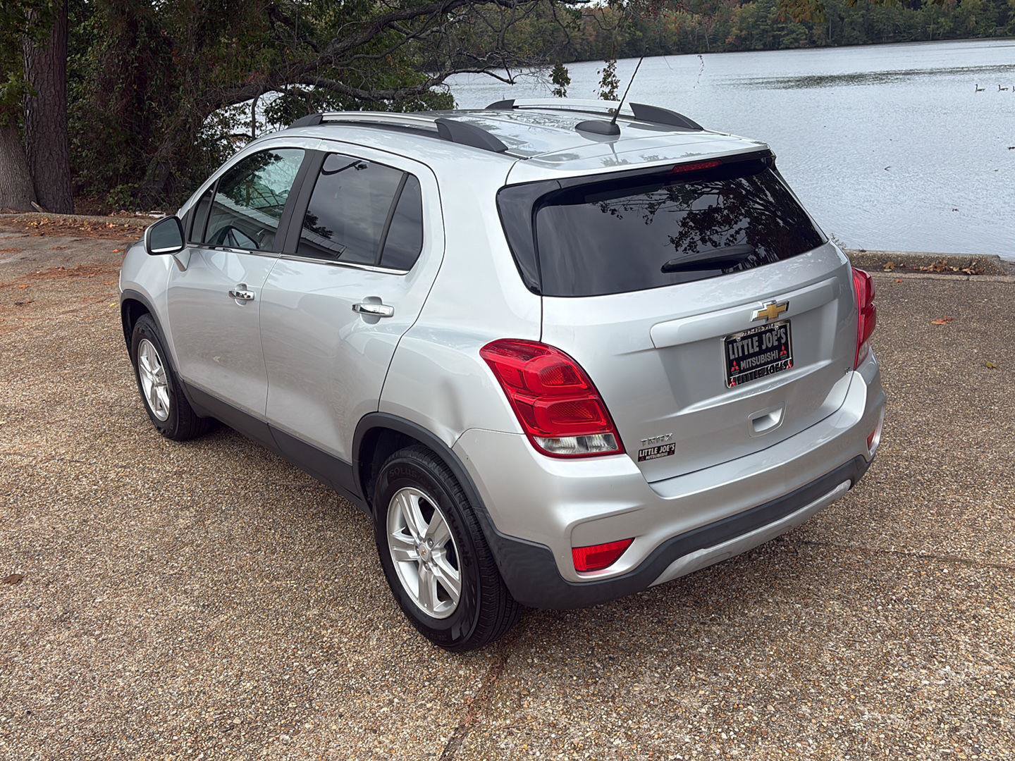 Used 2018 Chevrolet Trax LT w/ LT Convenience Package FWD image 9