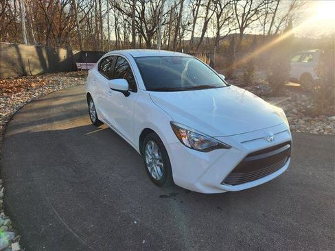 Used 2017 Toyota Yaris iA image 7