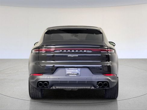 Used 2025 Porsche Cayenne Coupe image 7