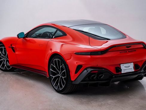 Used 2025 Aston Martin V8 Vantage Coupe image 10