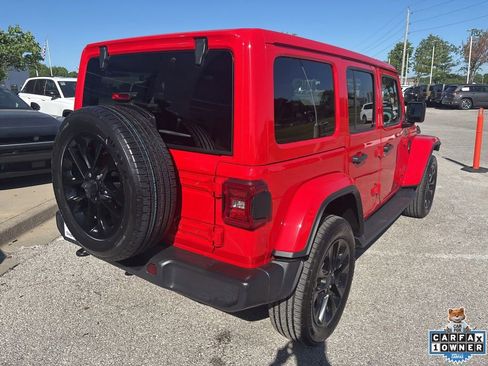 Used 2025 Jeep Wrangler Unlimited Sahara AWD/4WD image 24