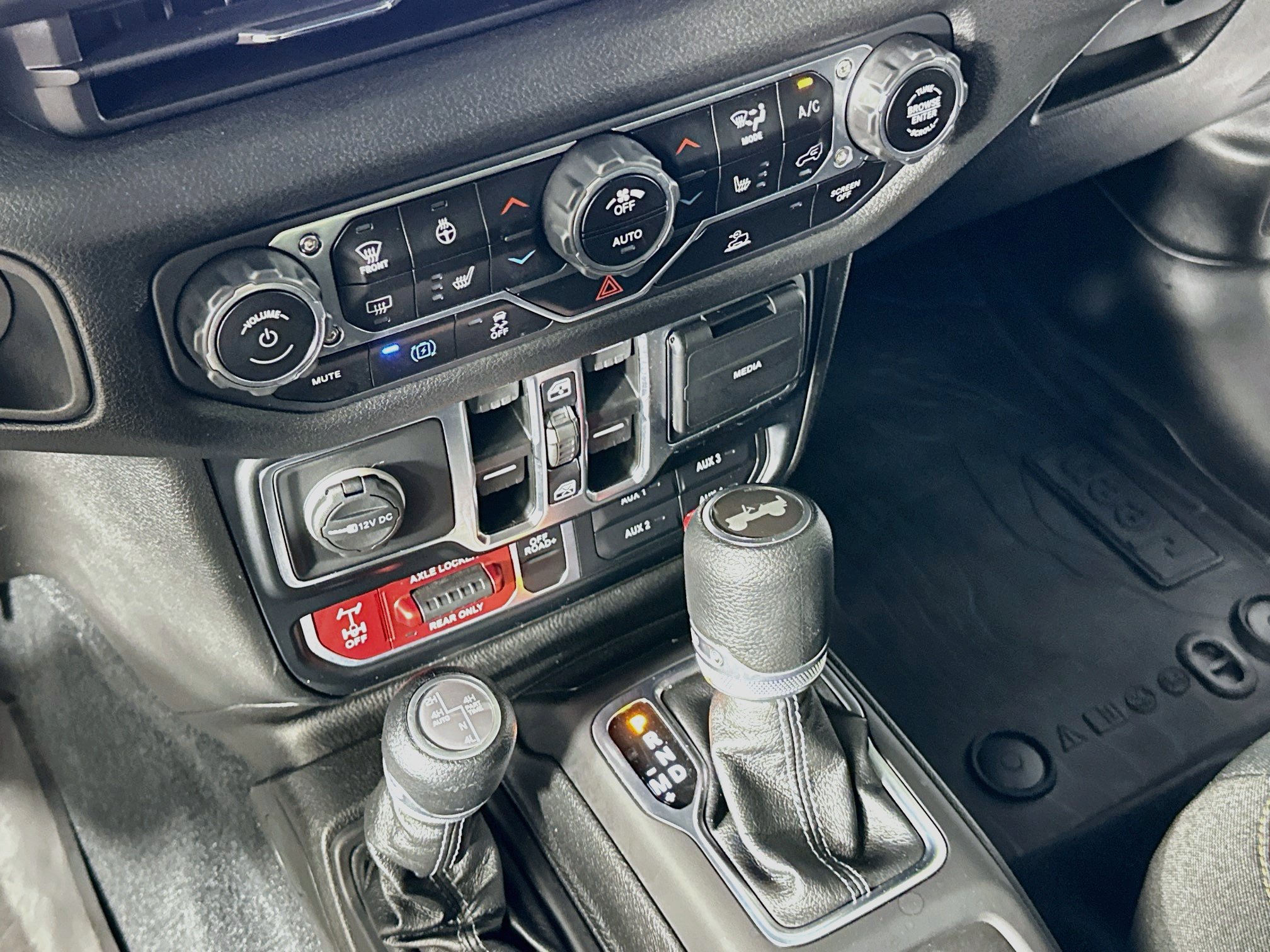 Used 2024 Jeep Wrangler Unlimited AWD/4WD image 23