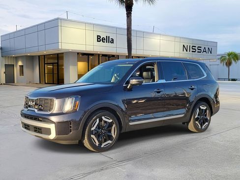 Used 2025 Kia Telluride S FWD image 1