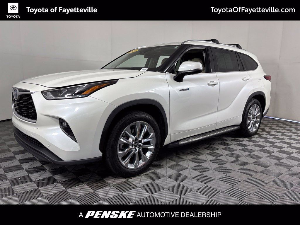 Used 2021 Toyota Highlander Limited FWD image 1