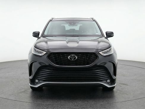 Used 2025 Toyota Highlander XSE image 2