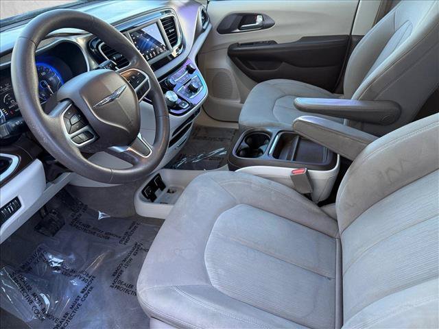 Used 2018 Chrysler Pacifica Touring Plus w/ Tire & Wheel Group FWD image 10