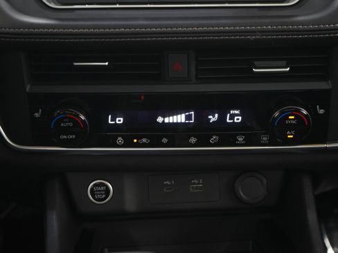 Used 2023 Nissan Rogue SV w/ SV Premium B Package AWD/4WD image 19