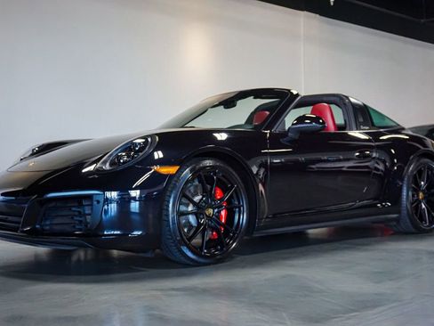 Used 2019 Porsche 911 Targa 4S image 3