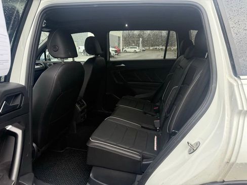 Used 2023 Volkswagen Tiguan SEL R-Line image 11