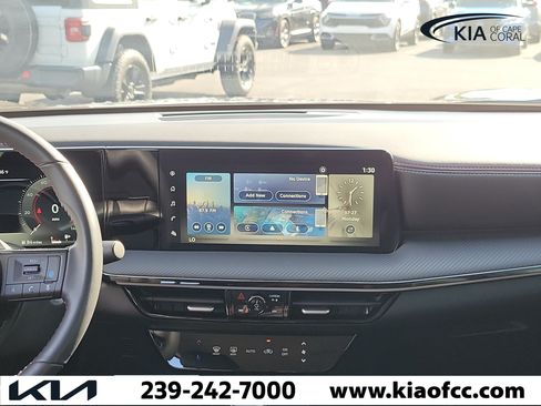 Used 2025 Nissan Kicks SR FWD image 18
