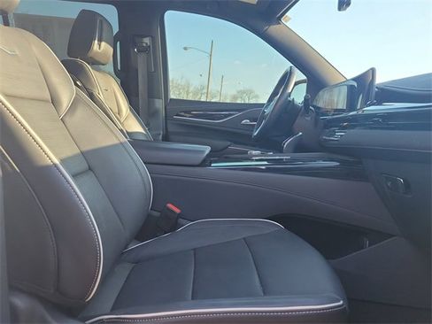 Used 2024 Cadillac Escalade Sport w/ LPO, ONYX Package image 32