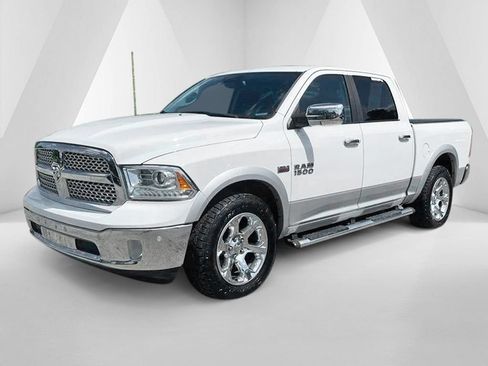 Used 2017 RAM 1500 Laramie w/ Convenience Group AWD/4WD image 3
