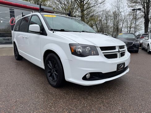 Used 2019 Dodge Grand Caravan GT FWD image 2