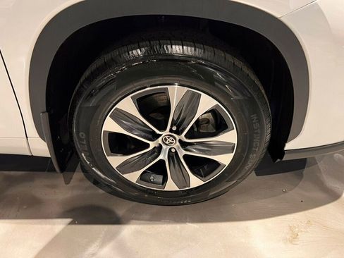 Used 2022 Toyota Highlander XLE image 13