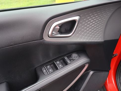 Used 2022 Kia Soul LX w/ Technology Package FWD image 8