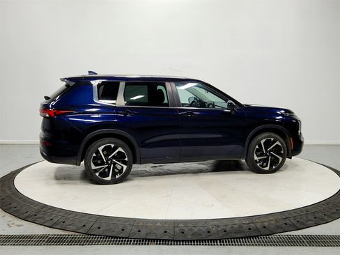 Used 2022 Mitsubishi Outlander SE image 9