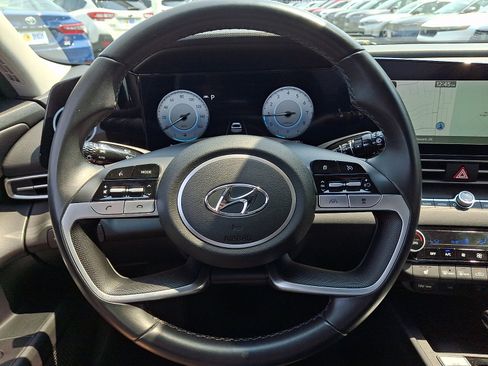Used 2023 Hyundai Elantra SEL w/ Convenience Package FWD image 18