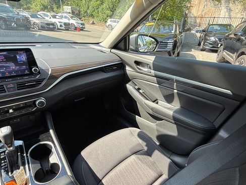 Used 2023 Nissan Altima 2.5 SV FWD image 15