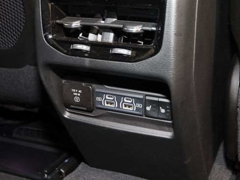 Used 2024 Jeep Grand Cherokee Overland w/ Luxury Tech Group IV image 16