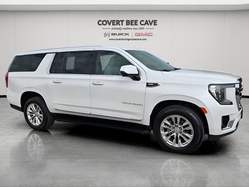 Used 2022 GMC Yukon XL SLT w/ SLT Premium Package image 12